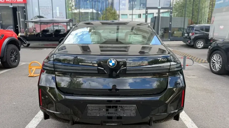 BMW Seria 7 G70 740 xDrive MHEV — imagine 5