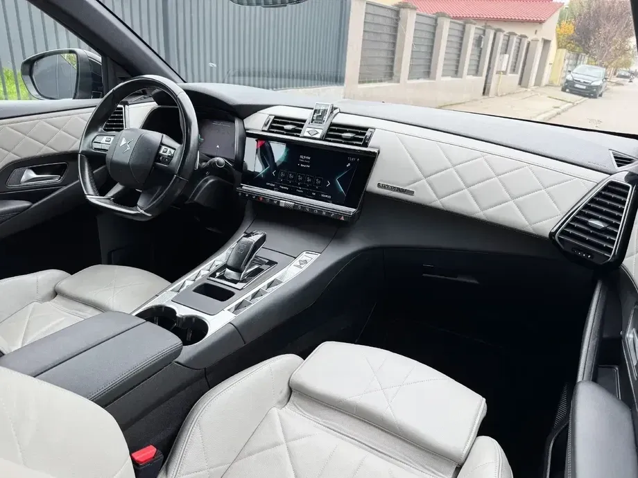 DS Automobiles DS 7 Crossback 4x4 300 RIVOLI — imagine 2