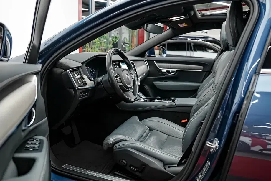 Volvo S90 T8 Recharge AWD Geartronic Inscription — imagine 4