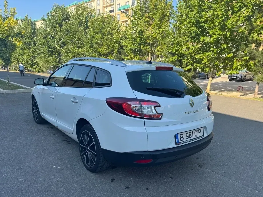 Renault Mégane III ENERGY dCi 130 Start & Stop Bose Edition — imagine 4