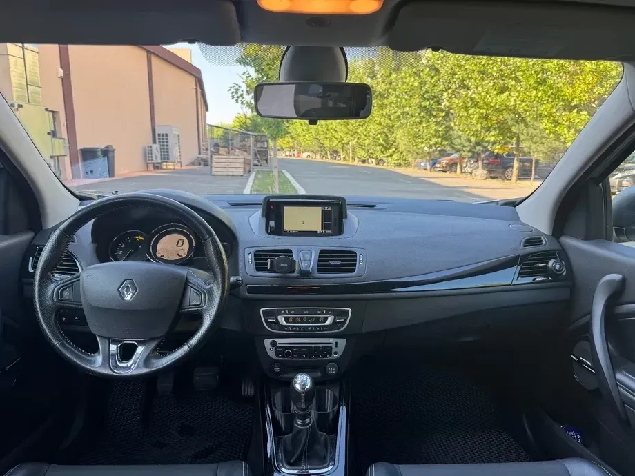 Renault Mégane III ENERGY dCi 130 Start & Stop Bose Edition — imagine 6