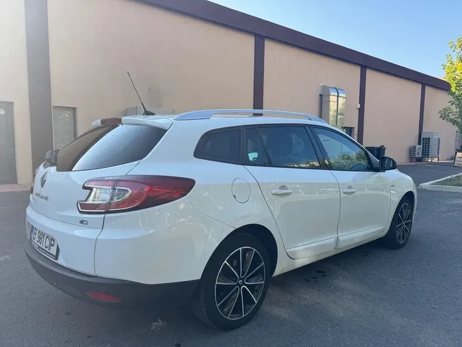 Renault Mégane III ENERGY dCi 130 Start & Stop Bose Edition — imagine 3