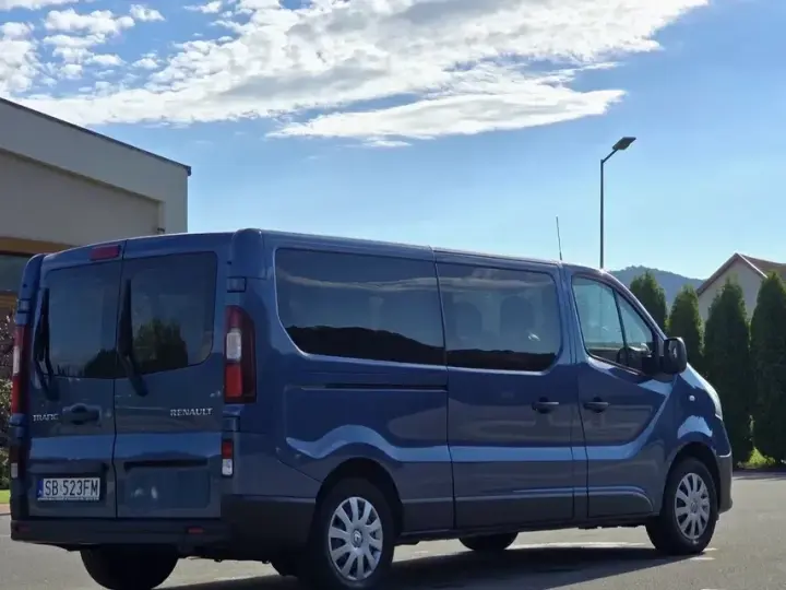 Renault Trafic 2.0 Blue dCi 145 Combi L2H1 7+1 locuri Expression