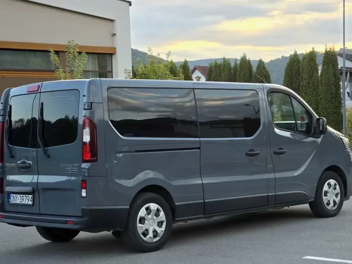 Renault Trafic 2.0 Blue dCi 145 Combi L2H1 7+1 locuri Expression Plus