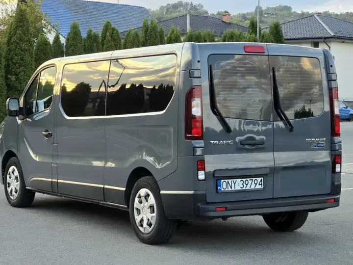 Renault Trafic 2.0 Blue dCi 145 Combi L2H1 7+1 locuri Expression Plus
