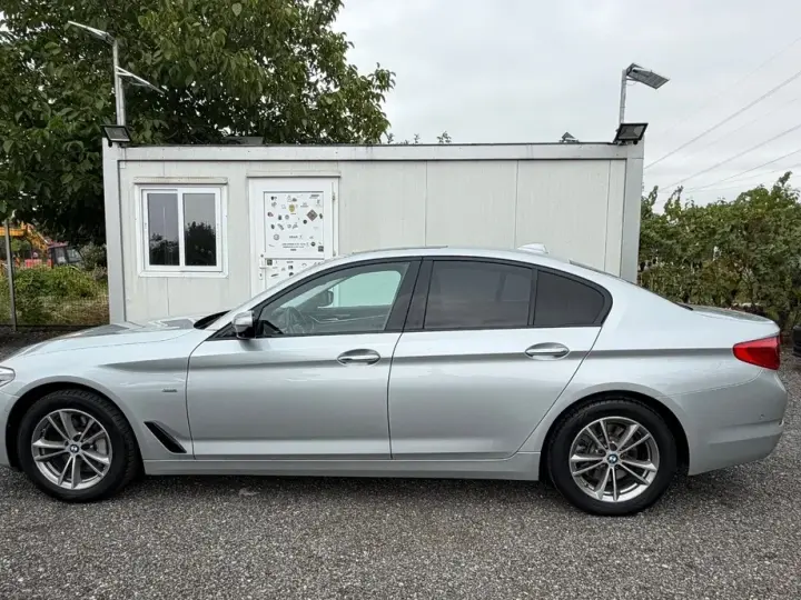 BMW Seria 5 530i xDrive Aut. Sport Line