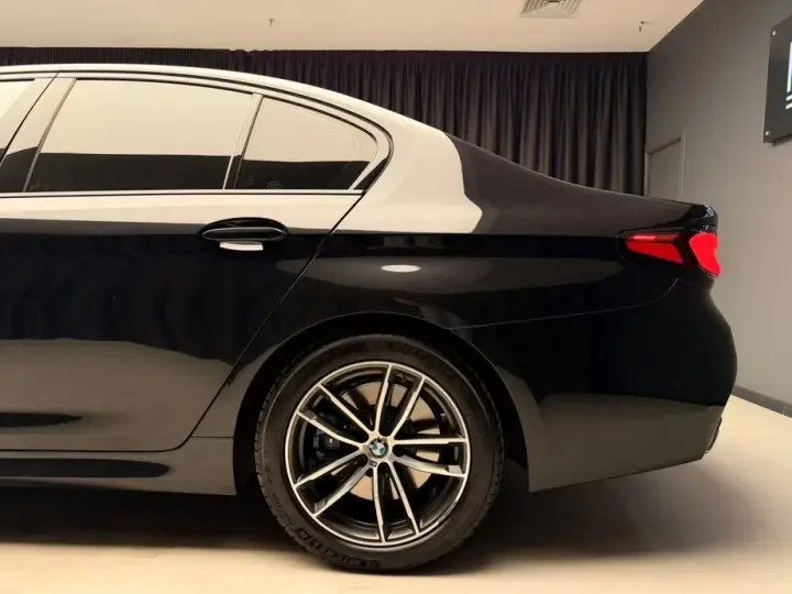 BMW Seria 5 530d xDrive AT MHEV