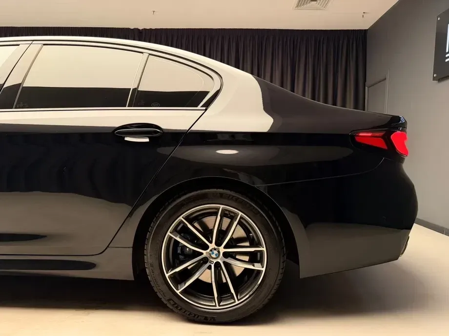 BMW Seria 5 530d xDrive AT MHEV — imagine 5