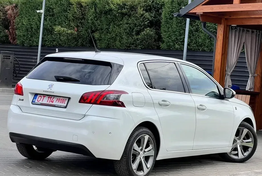 Peugeot 308 1.2 L PureTech Turbo S&S Allure — imagine 3