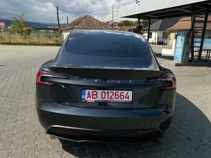 Tesla Model 3 RWD