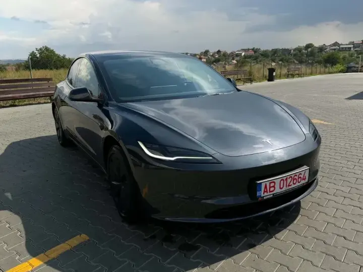 Tesla Model 3 RWD