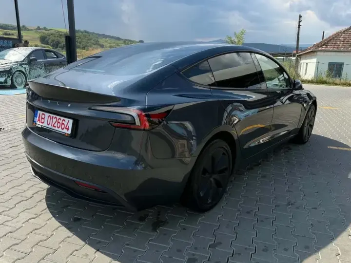 Tesla Model 3 RWD