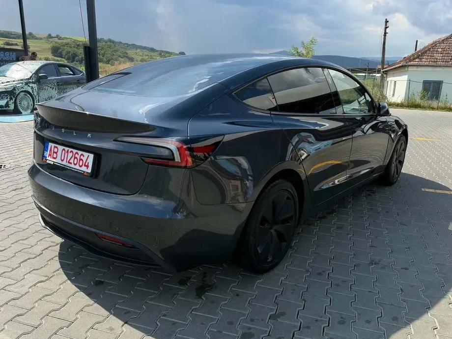 Tesla Model 3 RWD — imagine 3