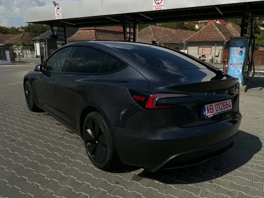 Tesla Model 3 RWD — imagine 4
