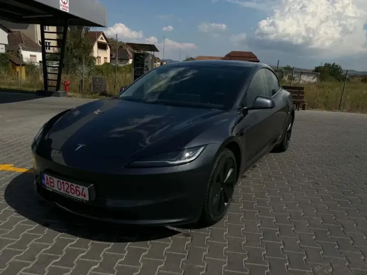Tesla Model 3 RWD