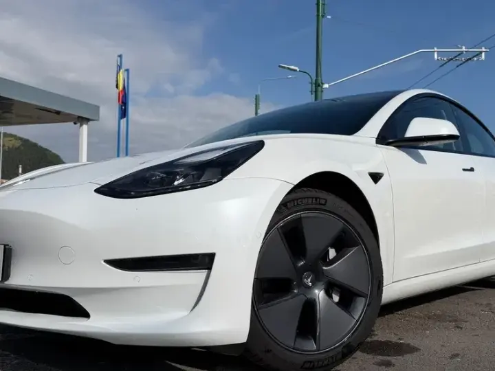 Tesla Model 3 Langstreckenbatterie Allradantrieb Dual Motor