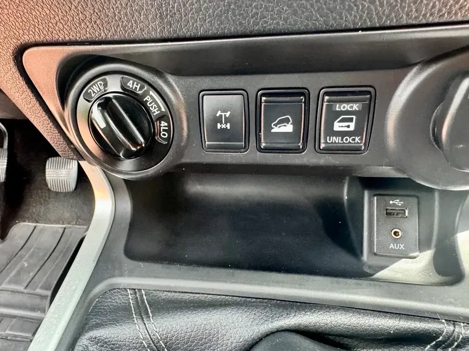 Nissan Navara III — imagine 4