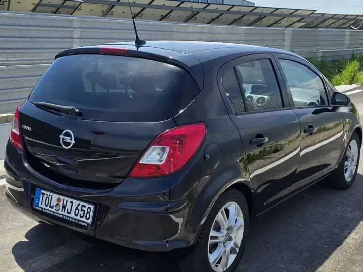 Opel Corsa D 1.4 16V Innovation