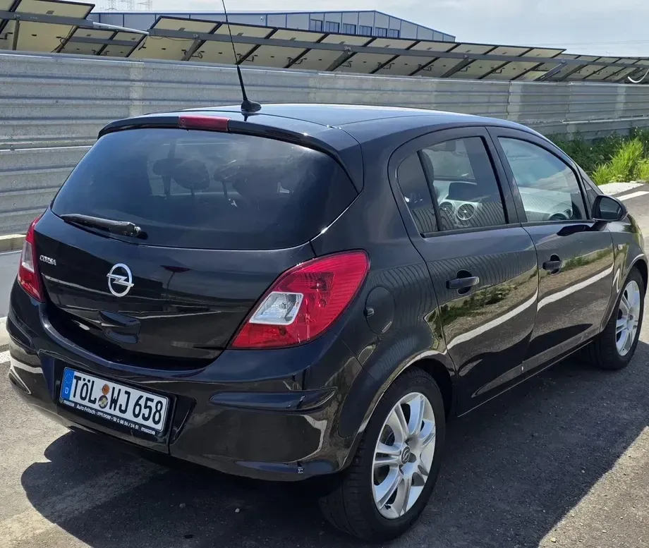 Opel Corsa D 1.4 16V Innovation — imagine 4