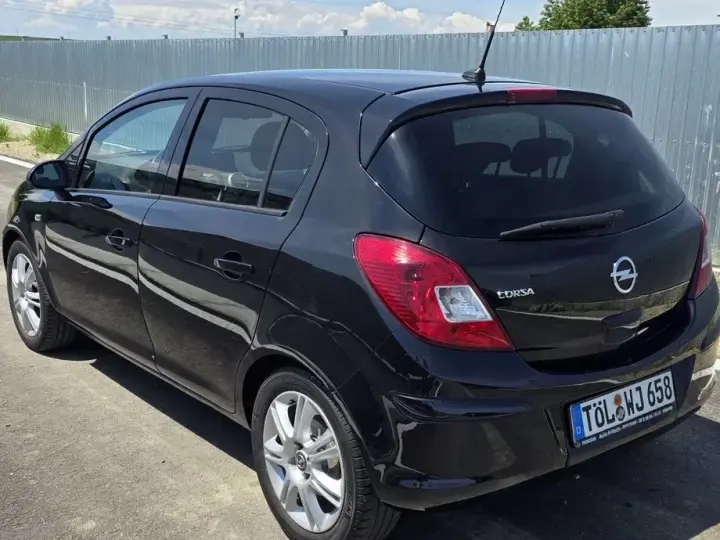 Opel Corsa D 1.4 16V Innovation