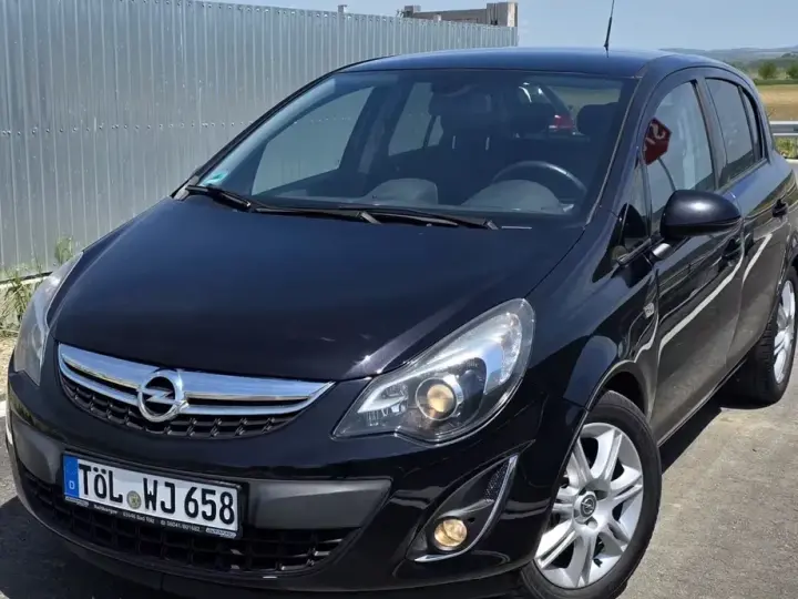 Opel Corsa D 1.4 16V Innovation