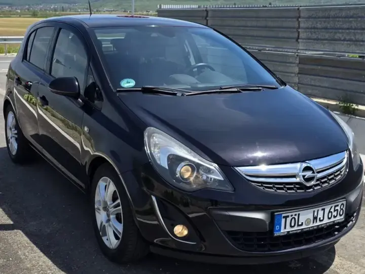 Opel Corsa D 1.4 16V Innovation