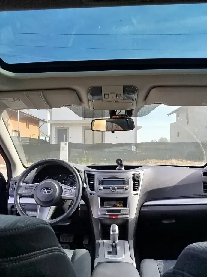 Subaru Legacy — imagine 6