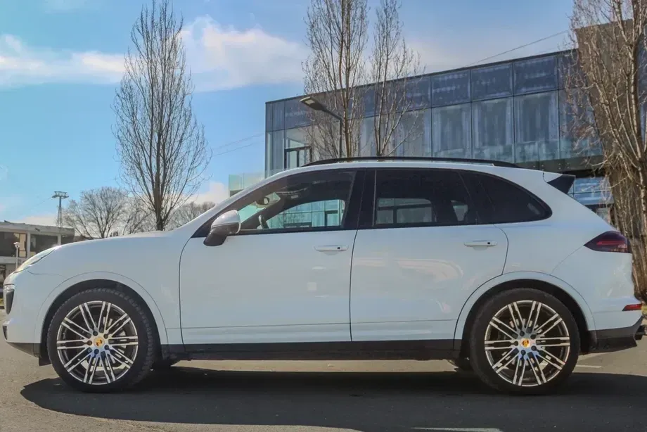 Porsche Cayenne 3.0 L — imagine 3