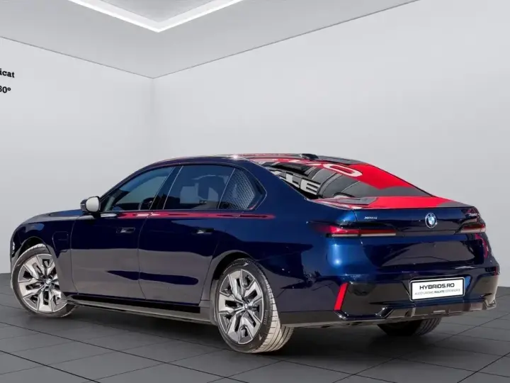 BMW Seria 7 G70 750e xDrive