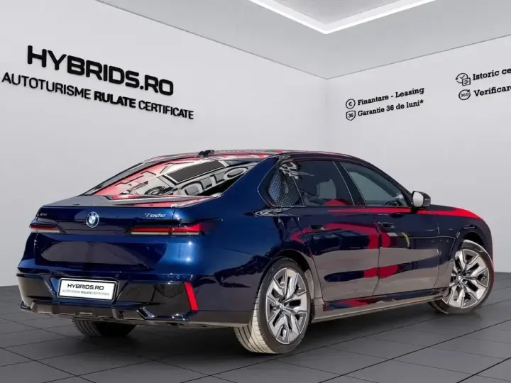 BMW Seria 7 G70 750e xDrive