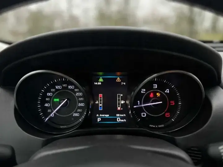 Jaguar XE 2.0 Portfolio