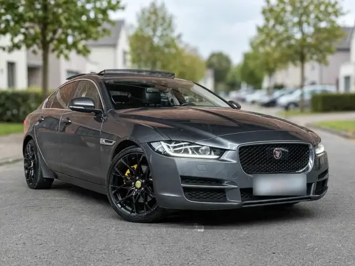 Jaguar XE 2.0 Portfolio