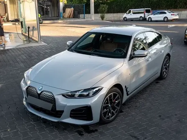 BMW i4 eDrive35