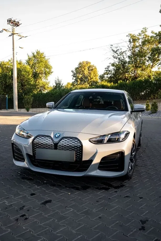 BMW i4 eDrive35 — imagine 2