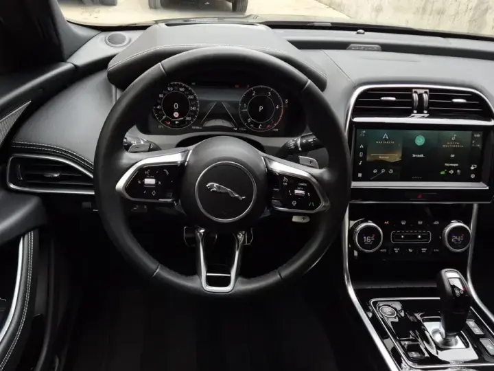 Jaguar XE D200 Aut. R-Dynamic SE
