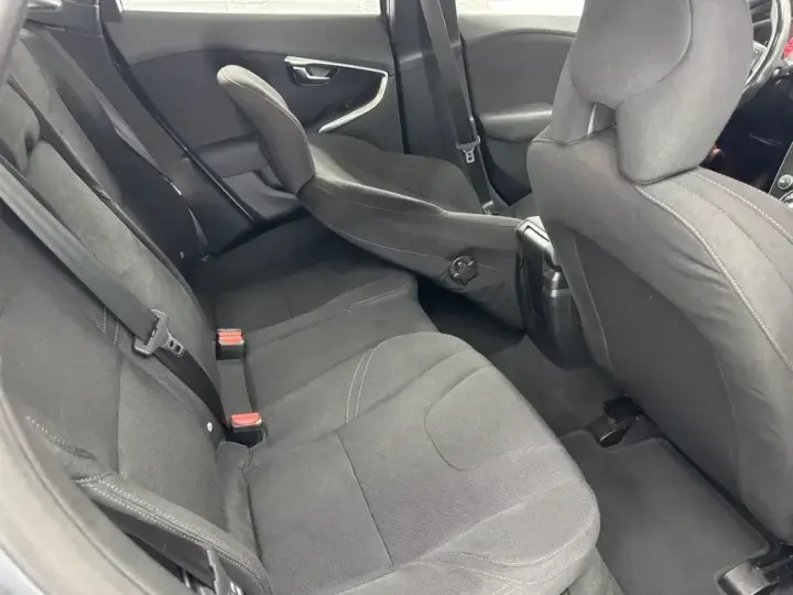 Volvo V40 II D2 Geartronic Momentum