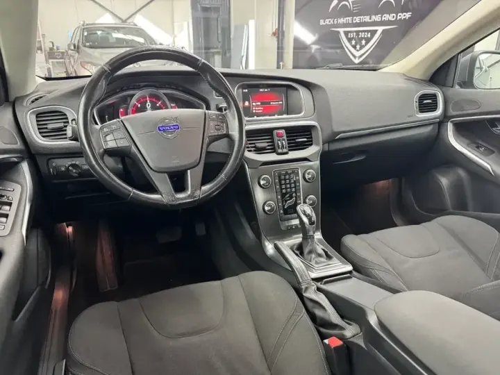 Volvo V40 II D2 Geartronic Momentum