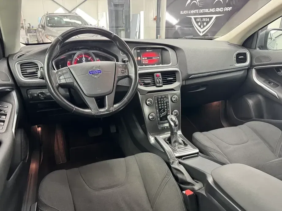 Volvo V40 II D2 Geartronic Momentum — imagine 4