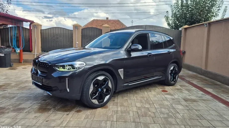 BMW iX3 Impressive — imagine 3