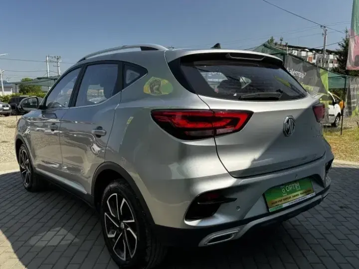 MG ZS 1.5 GSL 5MT Exclusive