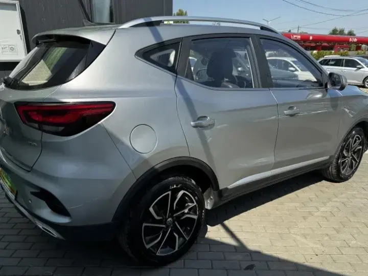 MG ZS 1.5 GSL 5MT Exclusive