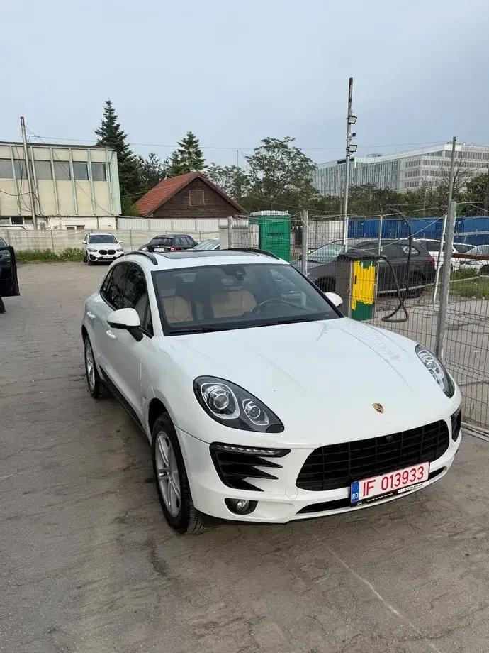 Porsche Macan Standard — imagine 2