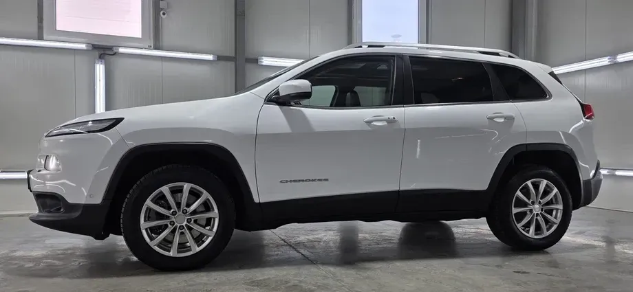 Jeep Cherokee — imagine 5