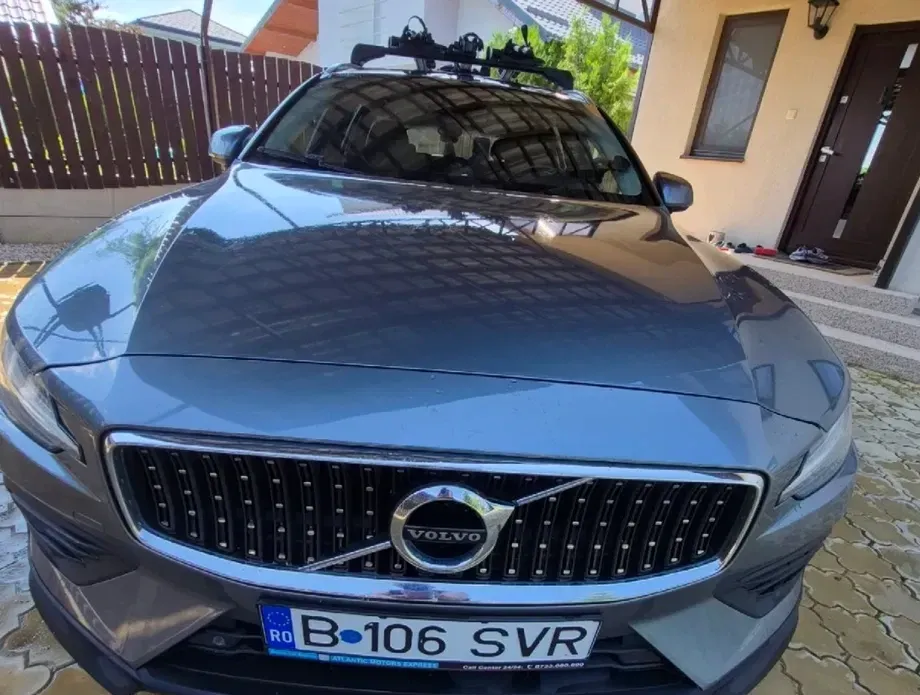 Volvo V60 II D4 AWD Momentum — imagine 2