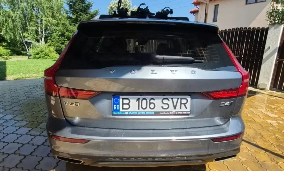 Volvo V60 II D4 AWD Momentum — imagine 3