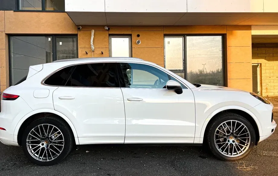 Porsche Cayenne — imagine 3