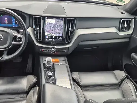Volvo XC 60 II B4 MHEV AT AWD Ultimate Dark