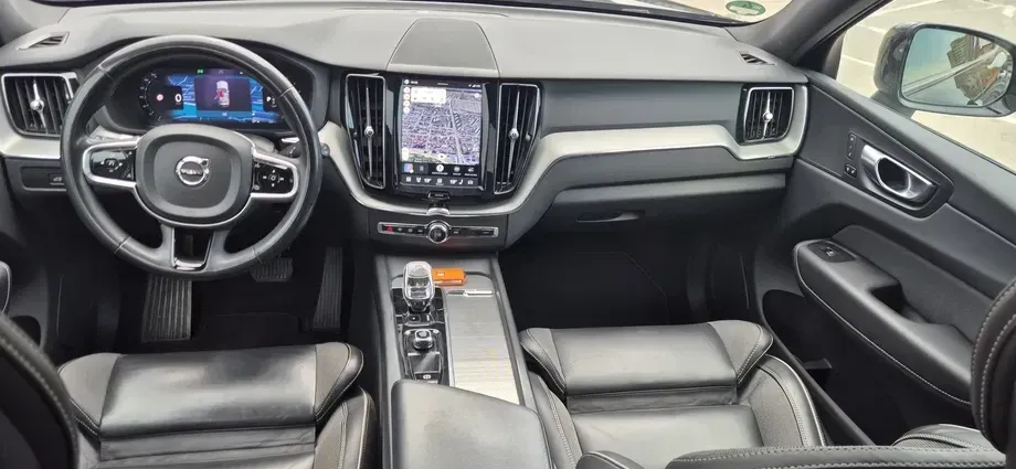 Volvo XC 60 II B4 MHEV AT AWD Ultimate Dark — imagine 3