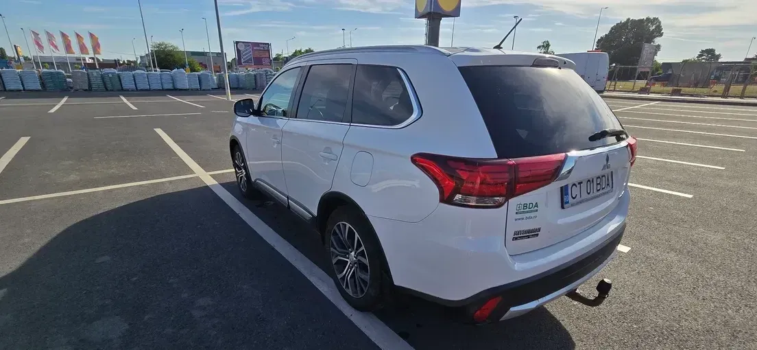 Mitsubishi Outlander III 2.2 Litre DI-D AWD Instyle — imagine 6