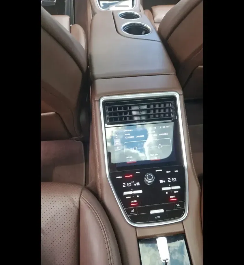 Porsche Panamera 4 E-Hybrid Executive — imagine 4